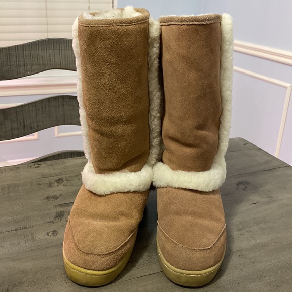 BEARPAW Fleece Lined Boots - Picture 2 of 12